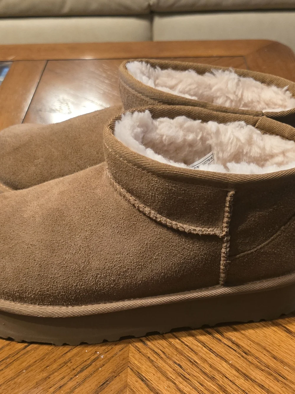 UGGS Classic Mini Plateform Size 6Y
